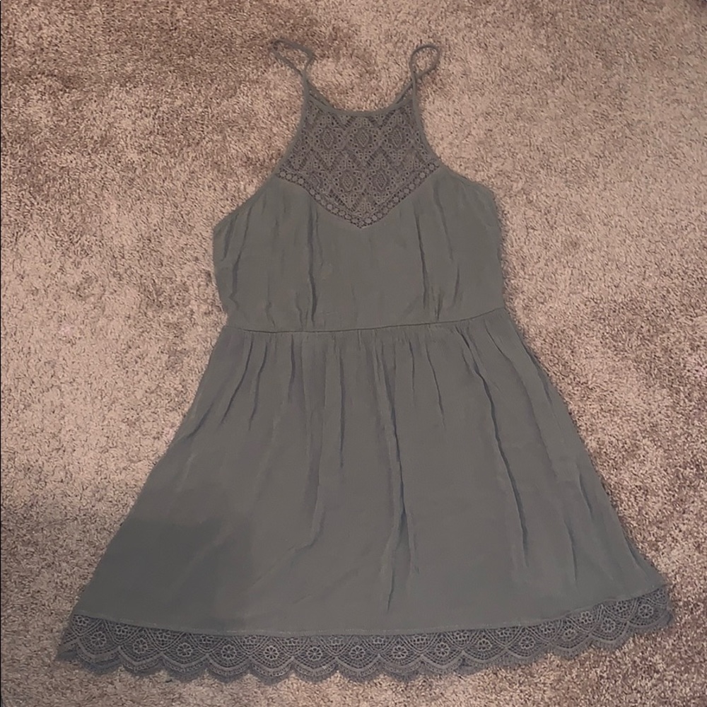 High neck crisscrossing back dress